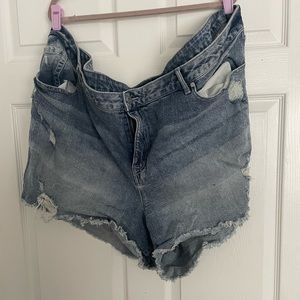 TORRID DENIM SHORTS SIZE 30